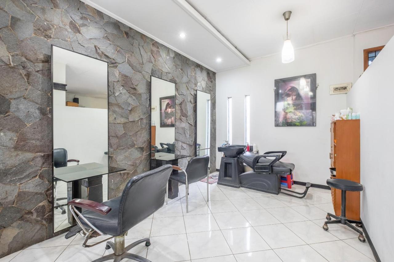 Imelda Residence Setrasari Redpartner Bandung Dış mekan fotoğraf